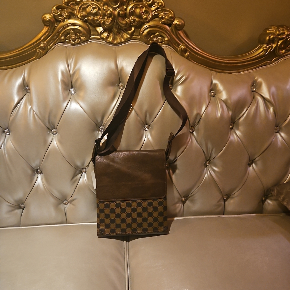 Handbags - Picture 12 of 13